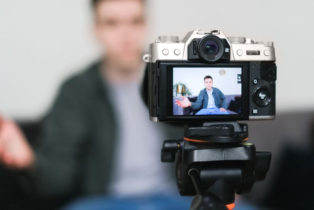 Creator Workflows: How Solo Creators Use AI to Keep Up